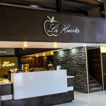 La Huerta Inn & Suites Cuauhtémoc Buitenkant foto